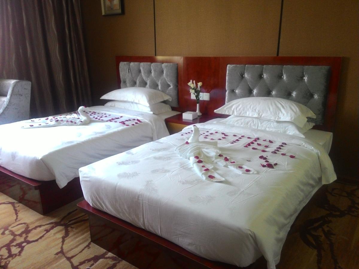 Apollo Hotel Yangon Exterior photo