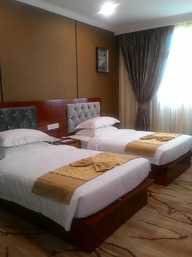 Apollo Hotel Yangon Exterior photo